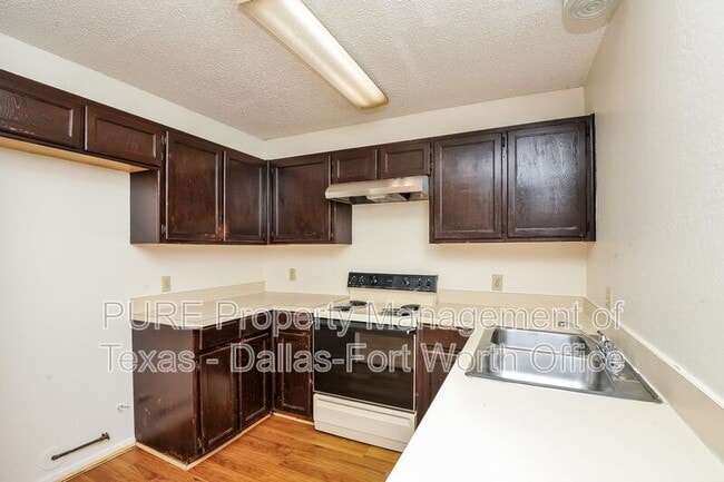 Building Photo - 7525 Windhaven Rd