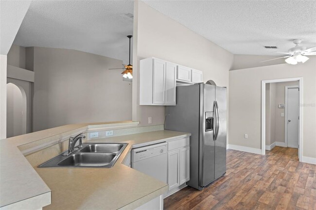 Building Photo - 16316 Meredrew Ln