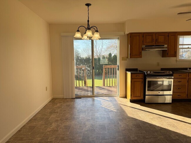 Building Photo - 110-112 Fridy St.