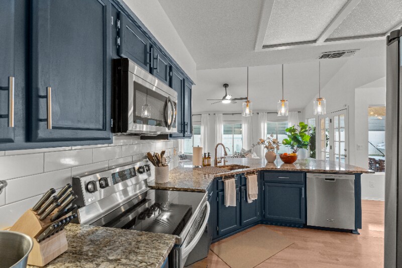 Building Photo - 3001 E Redwood Ln