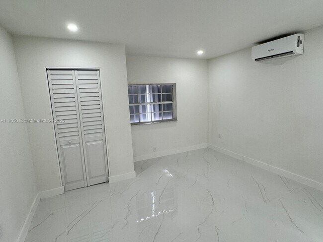 Building Photo - 9815 SW 21st St