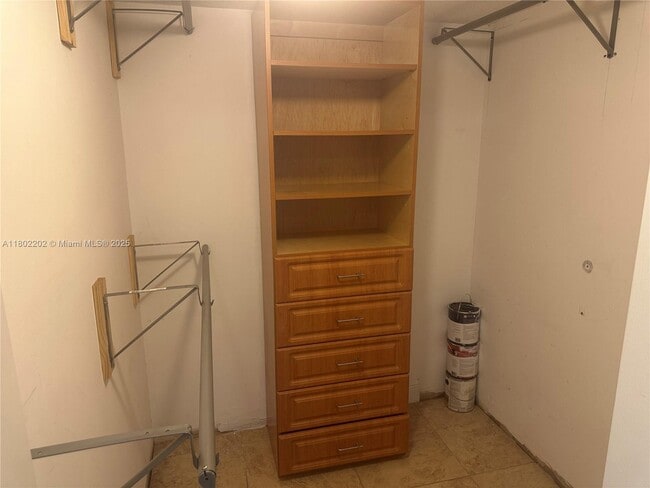 Building Photo - 15489 N Miami Lakeway