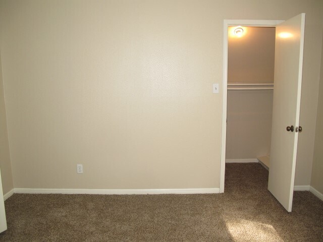 Building Photo - 702 Oder Ln