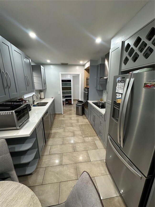 Building Photo - 6439 SW 7th St