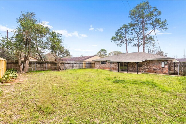 Building Photo - 5758 Greencraig Dr