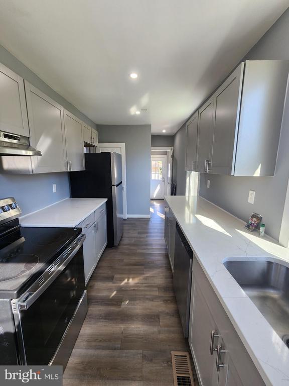 Building Photo - 1072 Parkway Ave