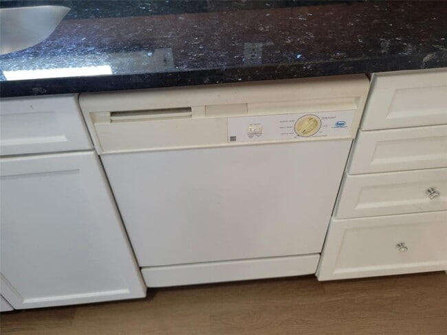 Building Photo - 2406 Huldy St