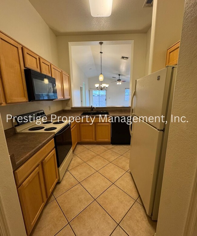 Building Photo - Charming West 2 Bedroom/ 2 Bathroom with a Den is  Waiting For You To Call Home!!