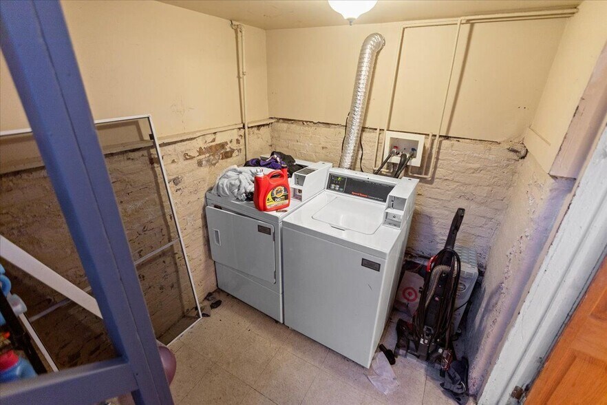 Building Photo - 1117 Foster St