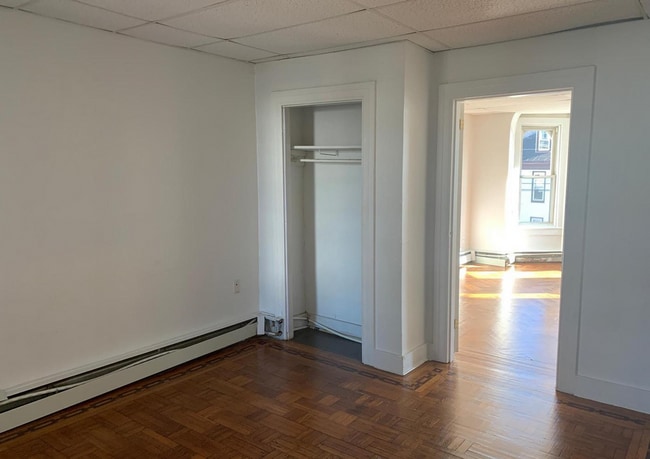 Building Photo - 667 E Philadelphia St