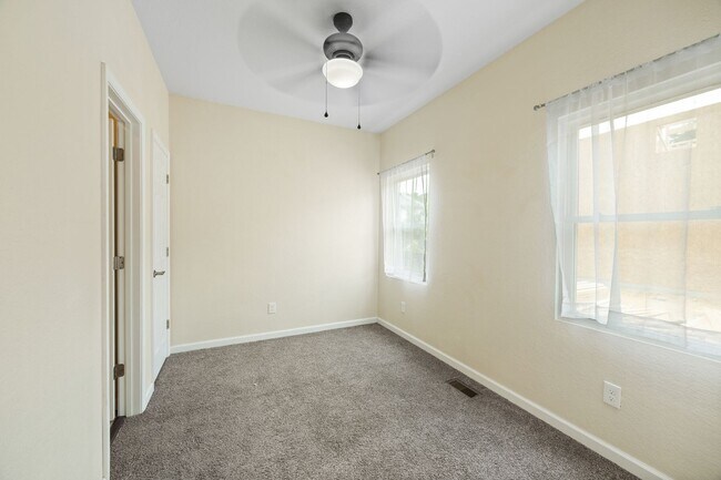 Building Photo - 831 W 35th St