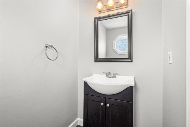 Building Photo - 7 Swift Ln