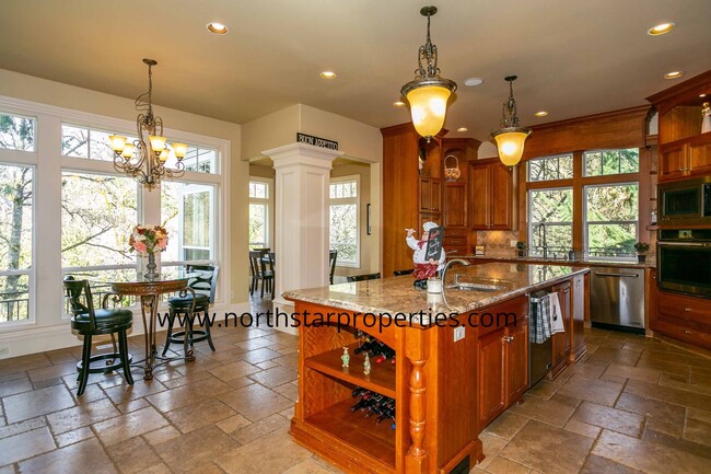 Building Photo - Stunning Home in Hidden Creek