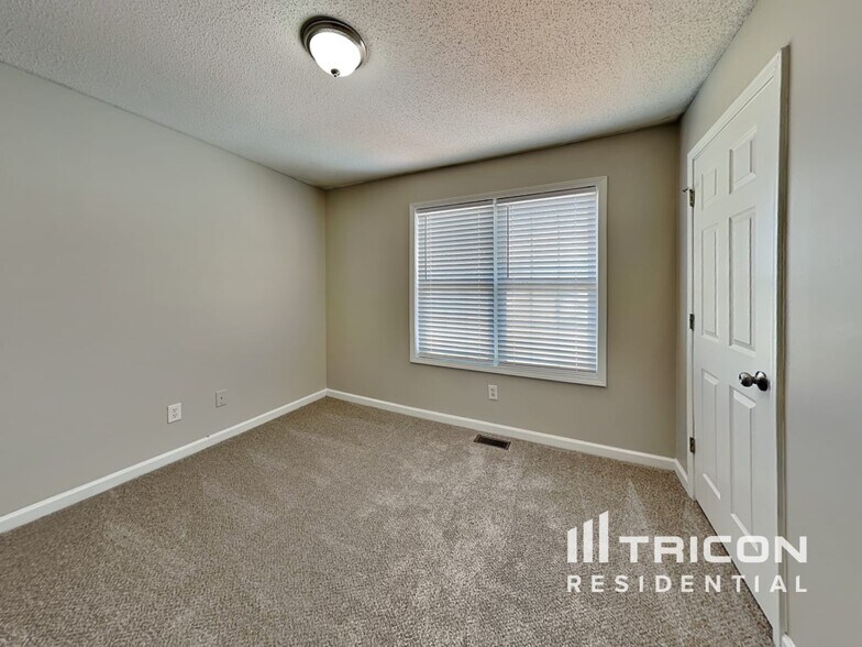 Building Photo - 109 Massey Ln