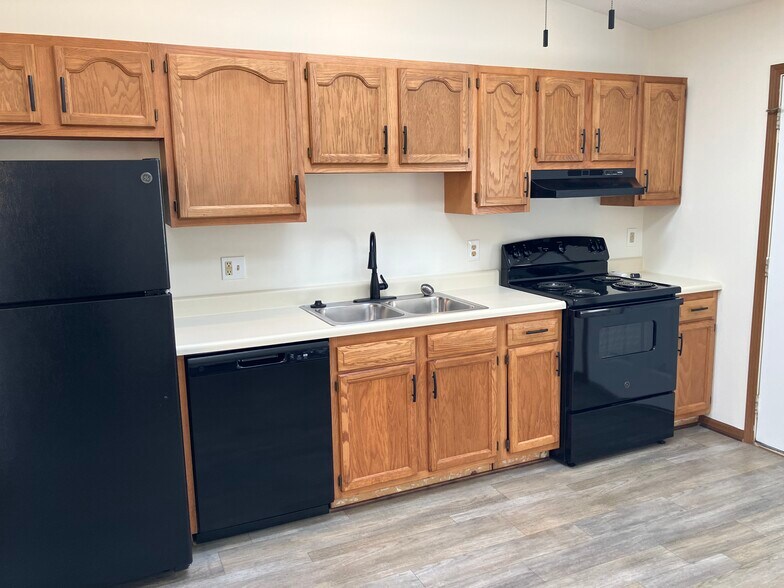 Building Photo - 665 Mumford Dr