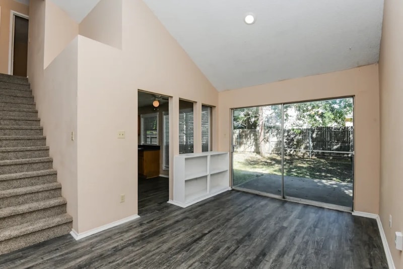 Building Photo - 3801 Waxwing Cir S