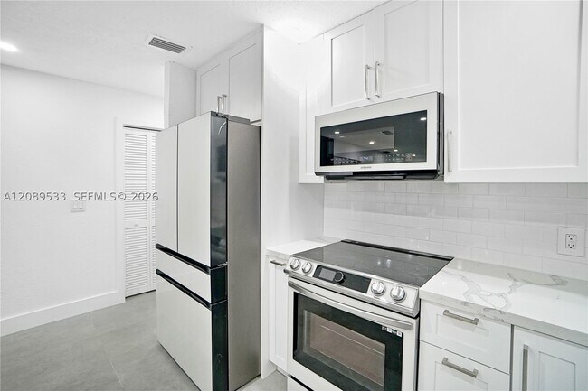 Building Photo - 2841 SW 24th St