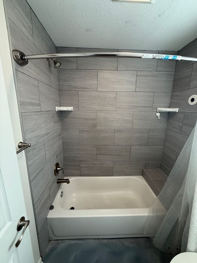 Building Photo - HUGE UPGRADED 3/2 ON 5 ACRE LOT!