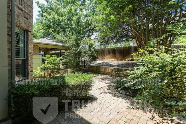 Building Photo - 3104 Sabine Cove