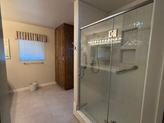 Building Photo - Spacious & Charming 3 Bedroom and a Den Home with Beautiful Updates