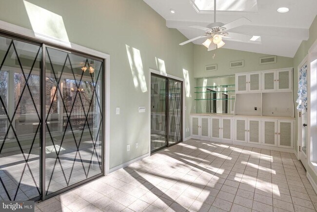 Building Photo - 926 Rhue Haus Ln