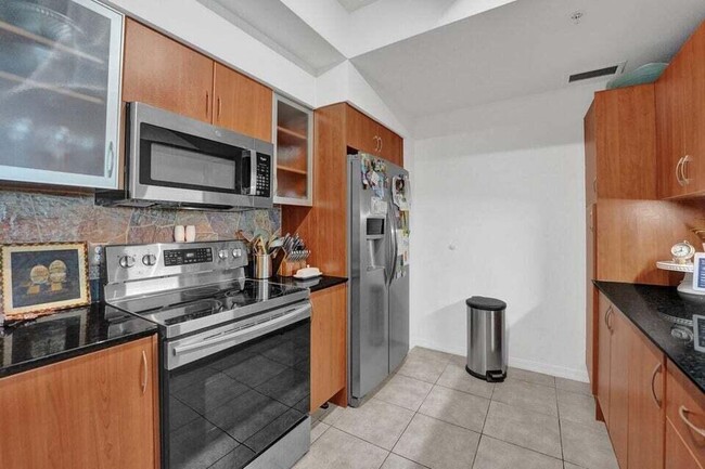 Building Photo - 802 W Windward Way
