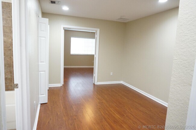 Building Photo - 2026 Nassau Dr