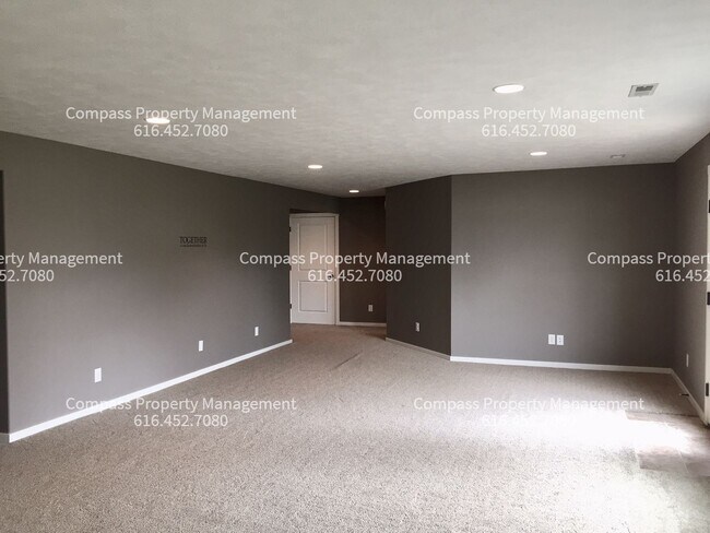 Building Photo - COMING SOON! 5 Bed 3.5 Bath Home in Hudson...