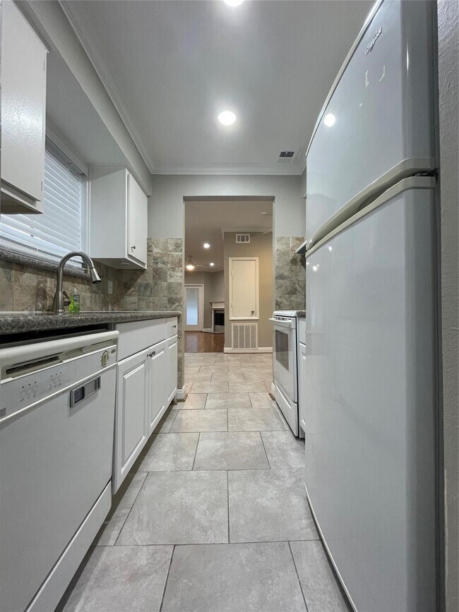 Building Photo - 5000 Milwee St