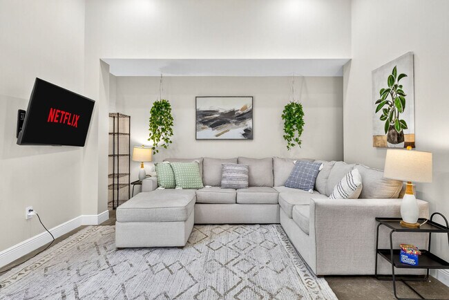 Building Photo - 319 Brentwood Dr