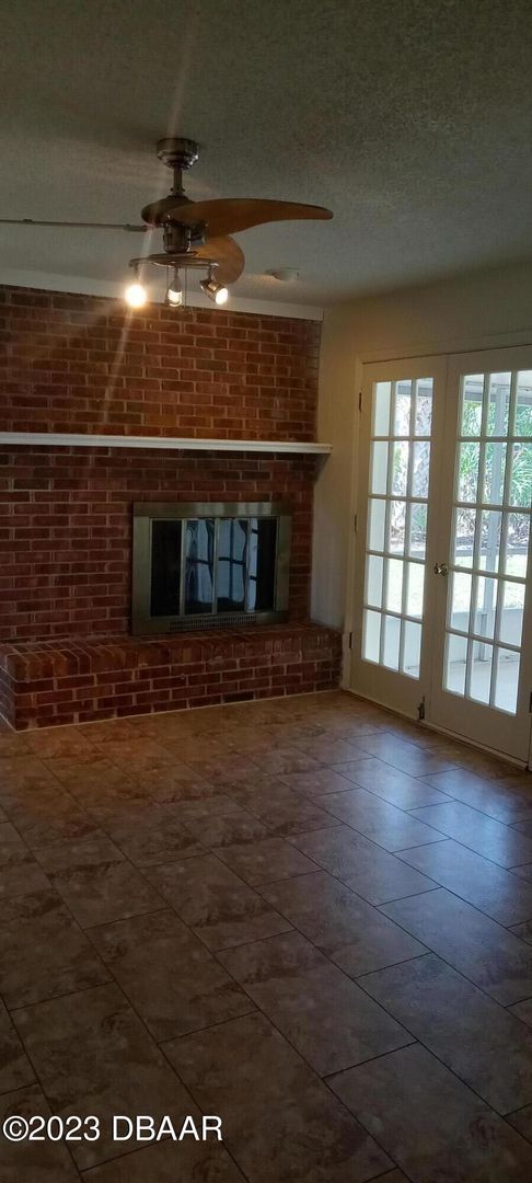 Building Photo - Large corner lot in Port Orange, Beautiful...