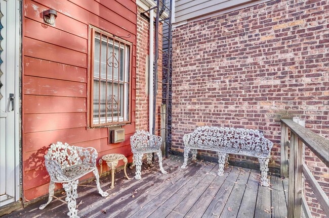 Building Photo - 271 Ogden Ave.