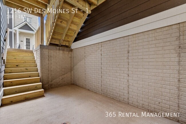 Building Photo - 1216 SW Des Moines St