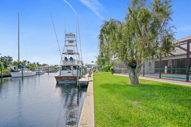 Building Photo - 1360 SW Albatross Way