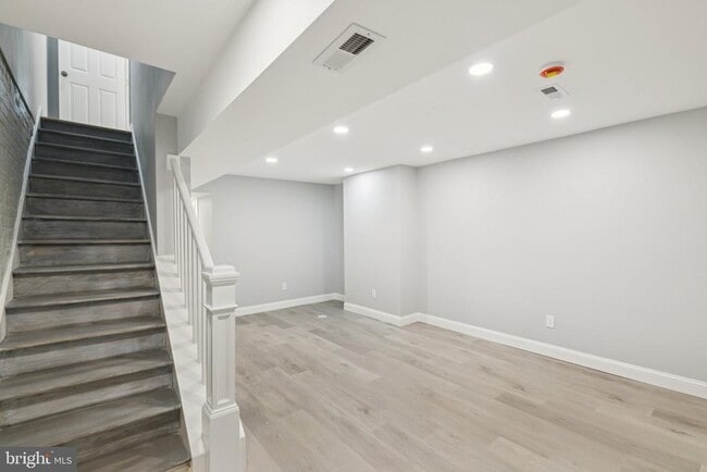 Building Photo - 729 Madison St NW