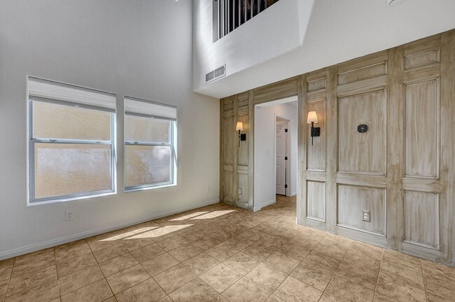 Building Photo - Stylish Tri-Level Home/Tandem Garage in Henderson