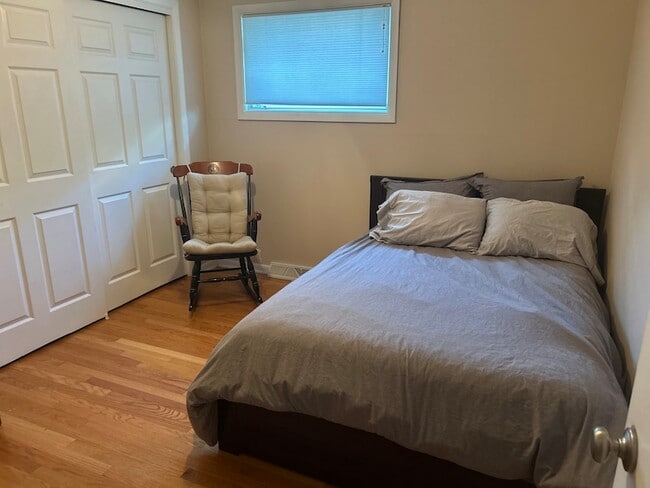 Building Photo - 1126 Laurel Ln