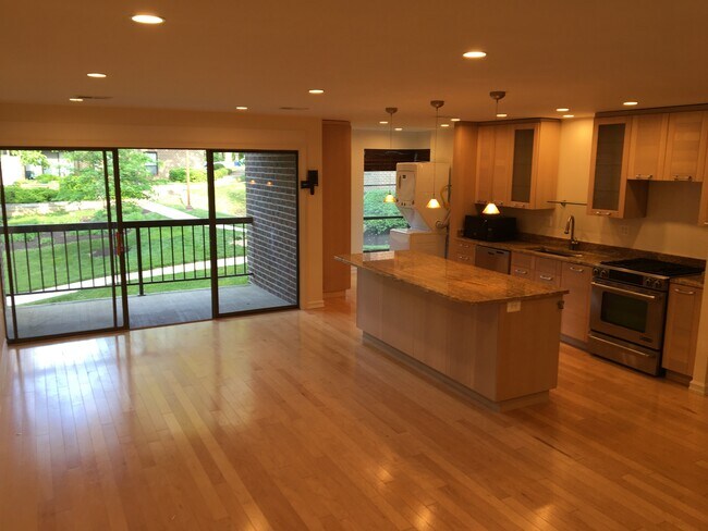 Building Photo - 11248 Chestnut Grove Square