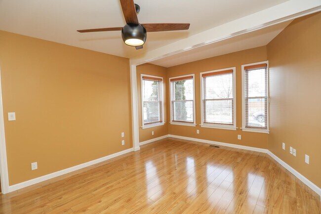 Building Photo - 32 Chapleau Ave