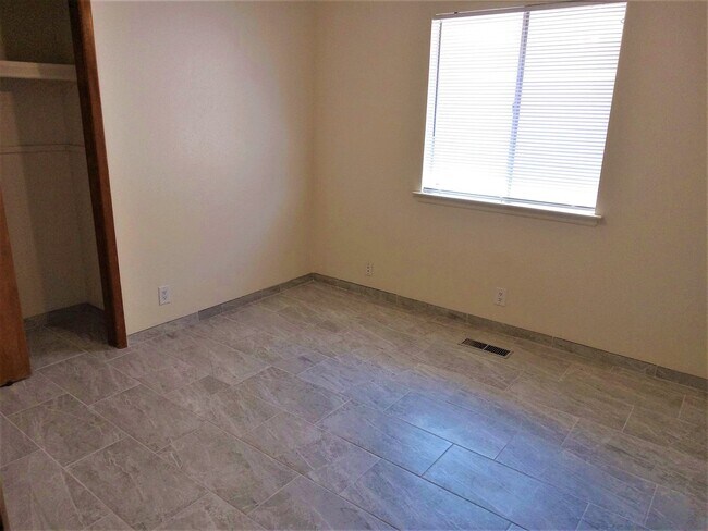 Building Photo - 4 BEDROOM 3 BATHROOM HOME IN THE VIBRANT C...