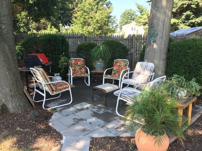 Building Photo - 36-38 E. Cedar Street