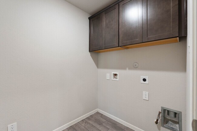 Building Photo - 914 Golden Willow Ln