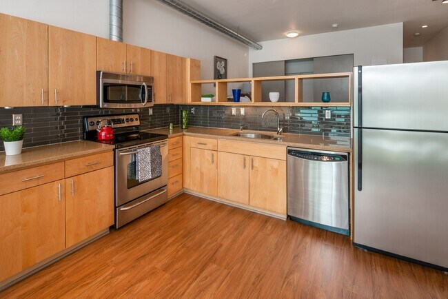 Building Photo - Beautiful 1 Bed 1 Bath in Denny Triangle