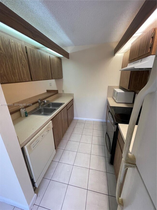 Building Photo - 237 Charter Way