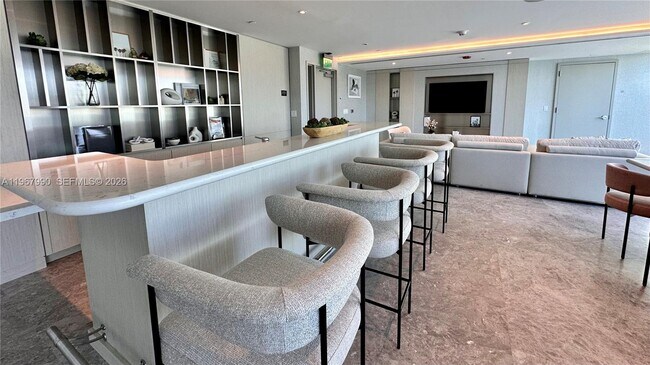 Building Photo - 9201 E Bay Harbor Dr