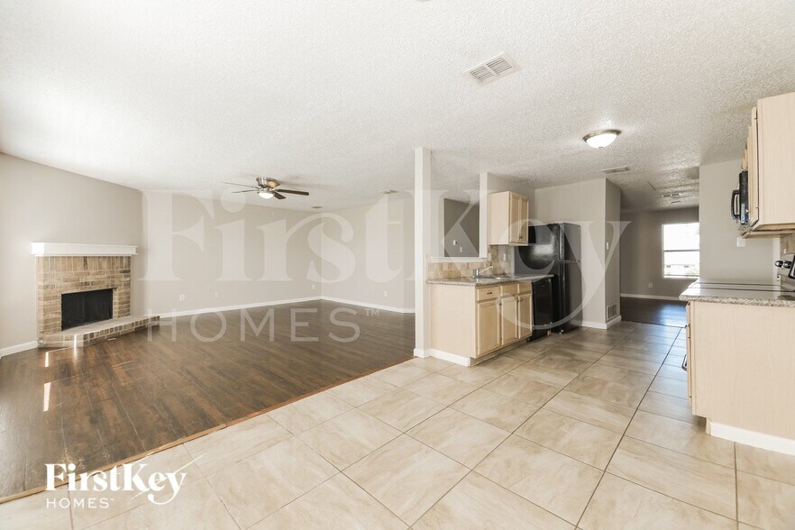 Building Photo - 1395 Stewart Dr