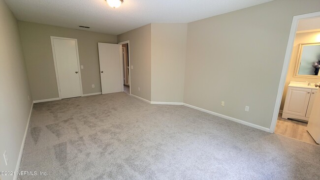 Building Photo - 3947 LAURELWOOD Dr