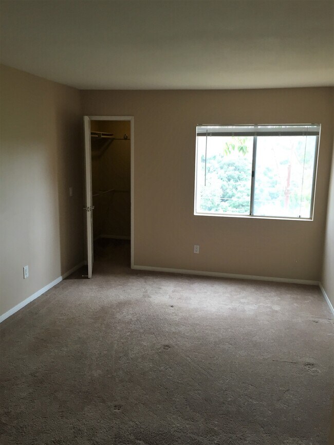 Building Photo - 7120 Shoreline Dr
