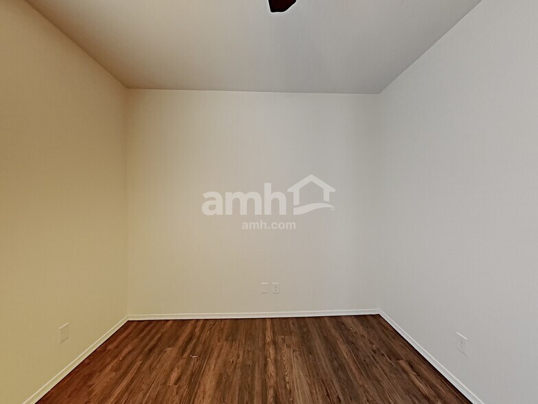 Building Photo - 18423 W Getty Dr