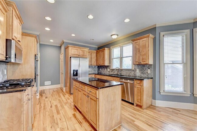 Building Photo - 1515 Boomer Cir